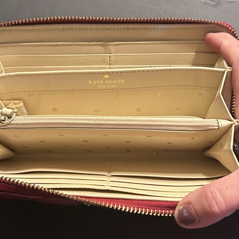 Kate Spade Gold Coast Lacey Quilted Red Leather Zip Around Wallet EUC - Picture 5 of 5